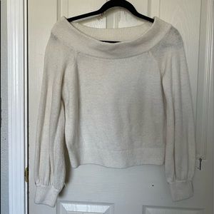 White off the shoulder kitted blouse